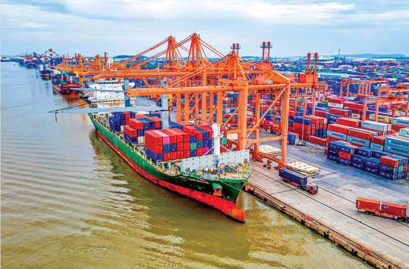 Việc luồng tuyến được khơi thông phục vụ công tác luân chuyển hàng hoá kịp thời, hiệu quả (Ảnh: Tạ Hải).